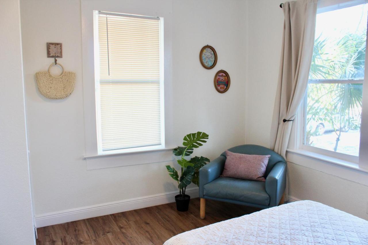 Ferienhaus 3 Bedroom Modern Ybor Home- Pet Friendly