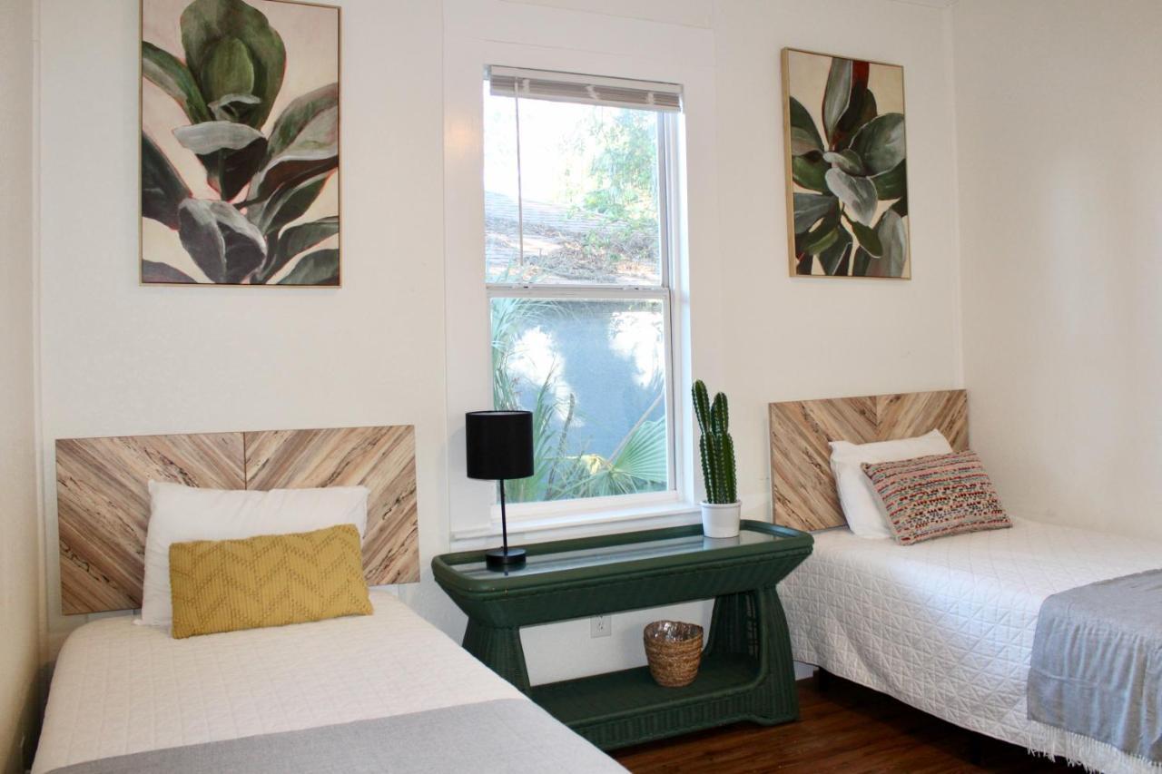 Ferienhaus 3 Bedroom Modern Ybor Home- Pet Friendly